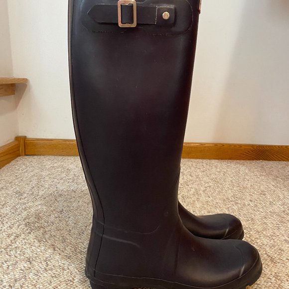 Hunter Tall Wellie Rain Boots (sold w/ boot socks) - Picture 3 of 5